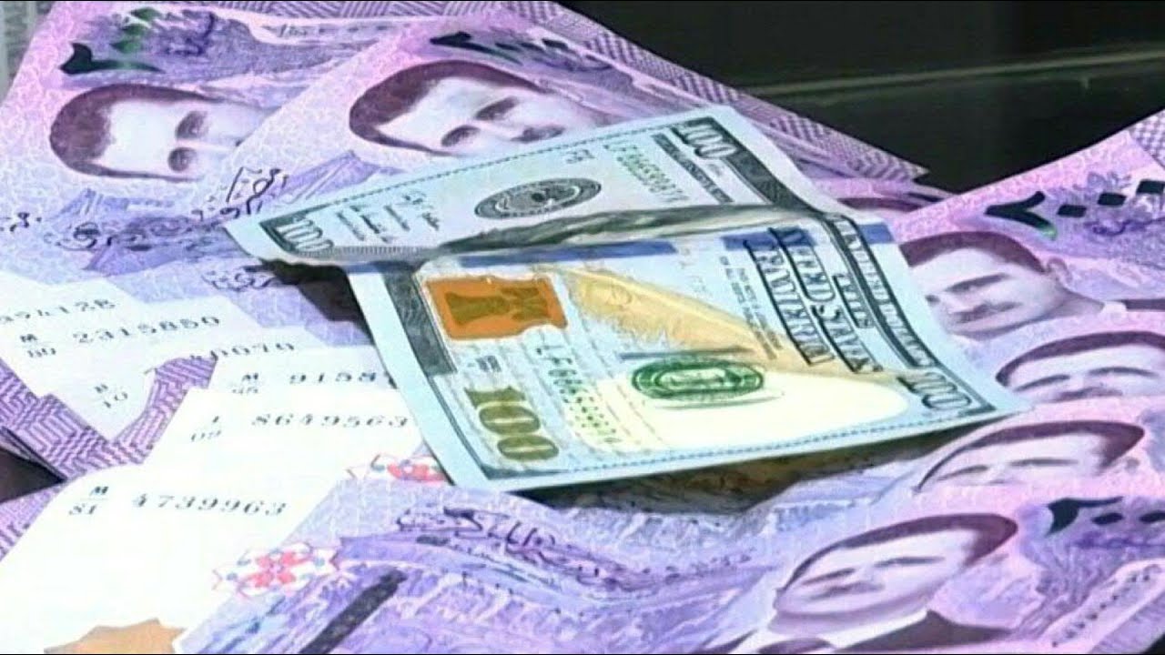 بكام سعر الدولار مقابل الليرة السورية اليوم في السوق السوداء بعد تراجع الليرة في بعض المدن السورية