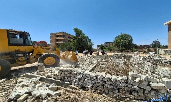 استعادة 7877 مترًا من الأراضي الزراعية والمباني المخالفة في البحيرة