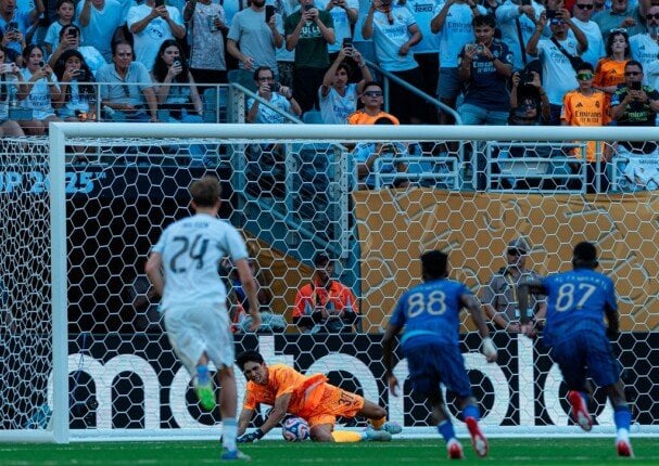 الهلال يواصل إغلاق شبكة ريال مدريد أمام الأندية العربية في المونديال