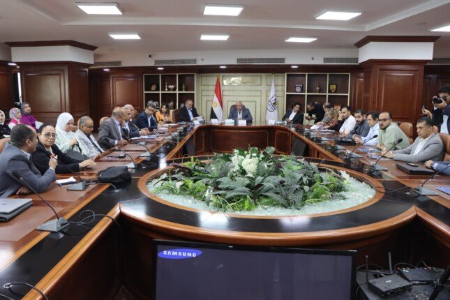 جلسة حوارية مع المستثمرين برعاية محافظ بني سويف لدعم النموذج الوطني للموازنة