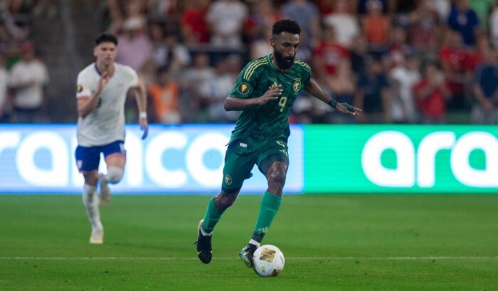 حلم التأهل يتلاشى: السعودية تتعثر أمام أمريكا في الكأس الذهبية