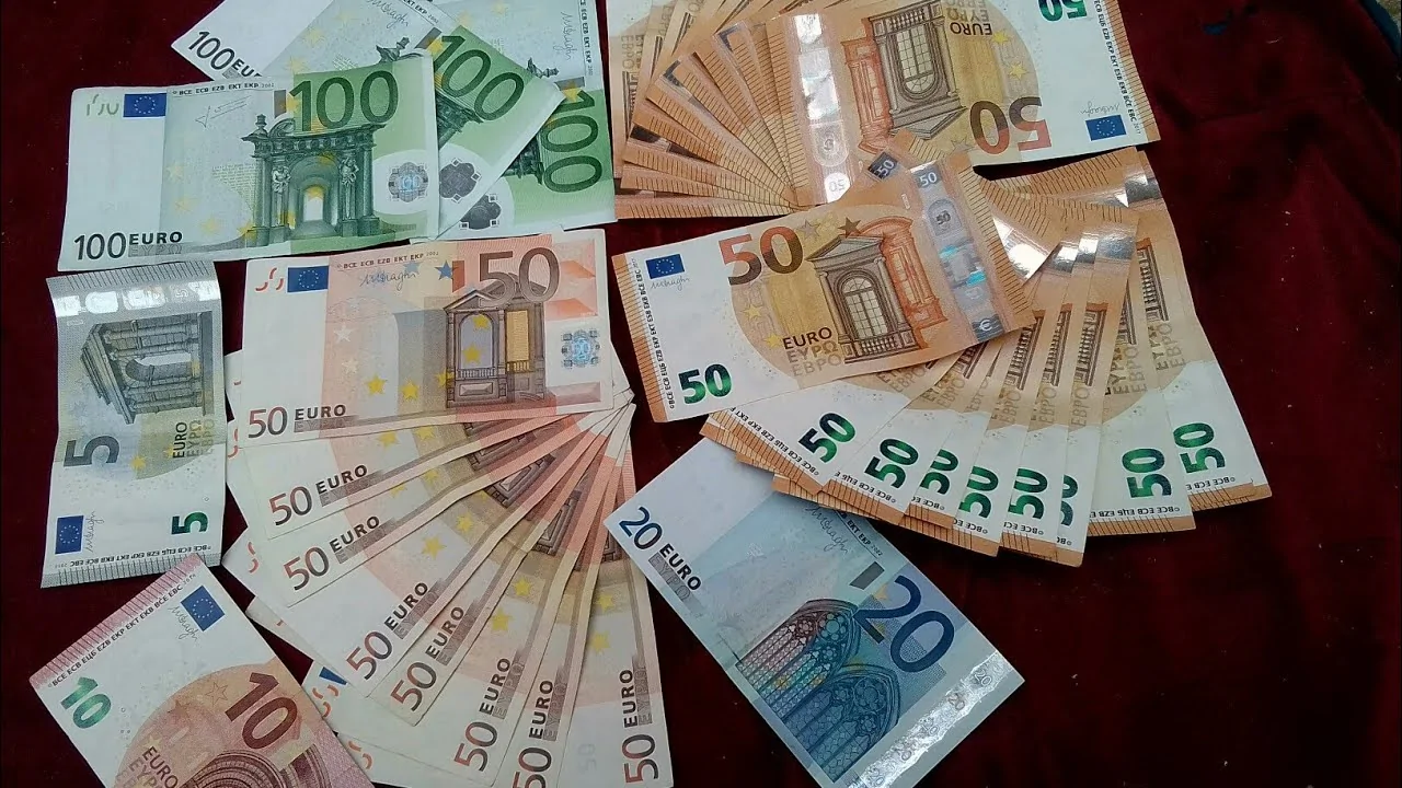 جنون EUR في العيد.. سعر 100 يورو مقابل الدينار الجزائري في السوق السوداء السكوار اليوم