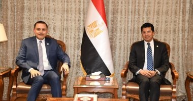 لقاء وزير الشباب والرياضة مع السفير القطري في القاهرة