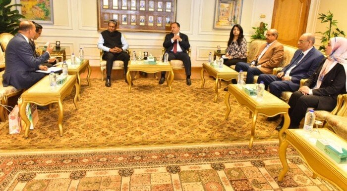 محافظ أسيوط وسفير الهند يناقشان أوجه التعاون بمناسبة اليوم العالمي لليوجا