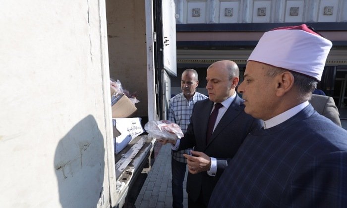 محافظ كفرالشيخ يدعم الأسر المحتاجة بتوزيع 2 طن من لحوم الأضاحي