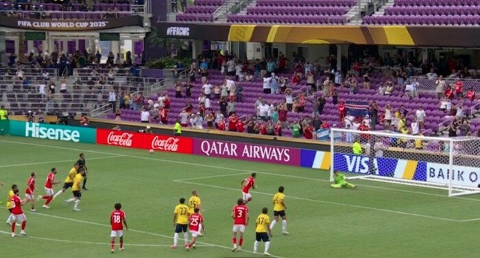 هدف دي ماريا يقود بنفيكا لتقدم أولي على أوكلاند سيتي في كأس العالم للأندية